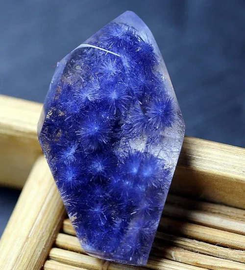 What is kyanite？