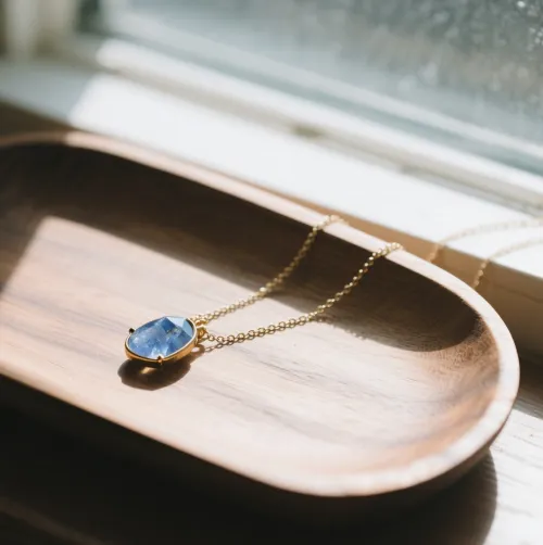 Kyanite color variations and cleavage planes