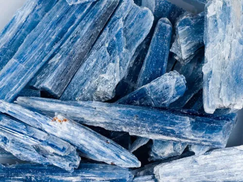 Packaged kyanite materials
